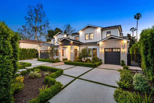 Exterior shot of a Beverly Hills, CA property for sale